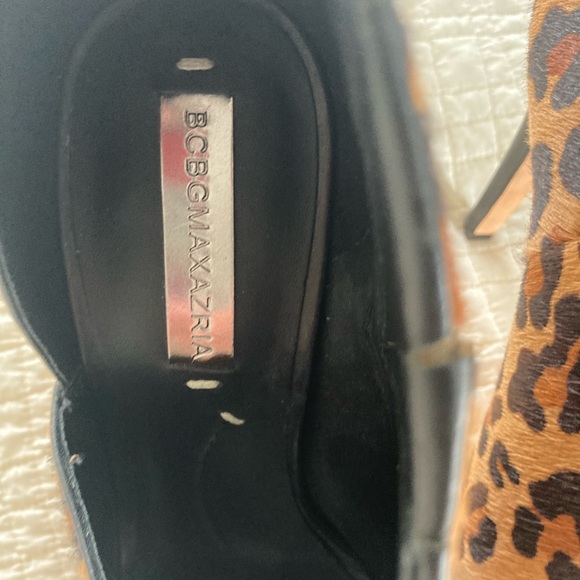 Size 8 BCBG MaxAxaria 4 inch open toe heels. - Picture 3 of 7
